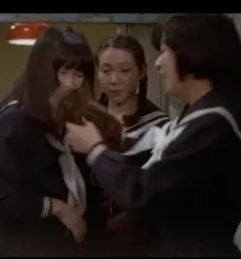 《女高中生性感试验》：青春期躁动下的禁忌之爱与残酷现实，一段令人扼腕的少女心事